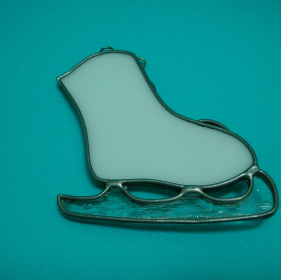 Stained Glass Ice Skate Present Ornament - Picture 4 of 4
